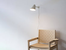 画像をギャラリービューアに読み込む, Louis Poulsen ルイス・ポールセン 白いウォールランプ ブラケットライトとケアホルムのPK28