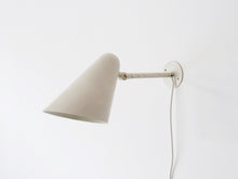 画像をギャラリービューアに読み込む, Louis Poulsen ルイス・ポールセン 白いウォールランプ