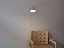 画像をギャラリービューアに読み込む, Louis Poulsen ルイスポールセンの白いウォールランプ ランプとケアホルムのPK28