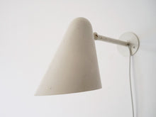 画像をギャラリービューアに読み込む, Louis Poulsen ルイス・ポールセン 白いウォールランプ 傷やサビあり