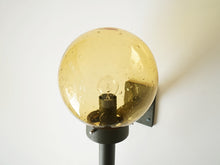 画像をギャラリービューアに読み込む, Max Brüel Gehrdt Bornebusch Jørgen Selschau Fakkellampen Nordisk Solarマックスブリュエル ゲールトボルネブッシュヨルゲンセルシャウ 壁取り付け用照明 琥珀ガラスシェードのウォールランプ