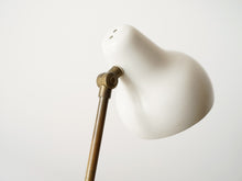 画像をギャラリービューアに読み込む, ヴィルヘルム・ラウリッツェンのテーブルランプ ビンテージ 白いスタンドライト Vilhelm Lauritzen Table lamp ライトのシェード後部