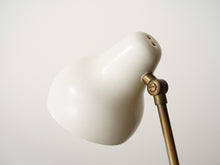 画像をギャラリービューアに読み込む, ヴィルヘルム・ラウリッツェンのテーブルランプ ビンテージ 白いスタンドライト Vilhelm Lauritzen Table lamp ライトのシェード