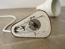 画像をギャラリービューアに読み込む, ヴィルヘルム・ラウリッツェンのテーブルランプ ビンテージ 白いスタンドライト Vilhelm Lauritzen Table lamp ライトの土台の裏面