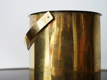 画像をギャラリービューアに読み込む, アルネ・ヤコブセン シリンダライン アイスピッチャー アイスバケツ 真鍮製ビンテージ Arne Jacobsen Cylinda-line ice bucket ヤコブセンの雑貨 北欧デザイン 真鍮にサビ