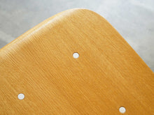 画像をギャラリービューアに読み込む, Sebastian Holmbäck Ulrik Nordentoft Nam Nam 8000c ホルムバックノルデントフト 椅子 サイドチェア オーク積層 ラッカー塗装 金属 ダニシュモダン 椅子の座面 クローズアップ