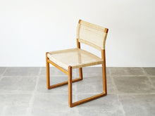 画像をギャラリービューアに読み込む, Børge Mogensen(ボーエ・モーエンセン) Model BM61 チェア 籐のダイニングチェア 椅子の斜めやや上から