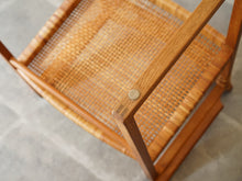 画像をギャラリービューアに読み込む, ボーエモーエンセン ダイニングチェア アームあり オークと籐 Børge Mogensen Model BM62 Chair モーエンセンのアームチェアの裏面