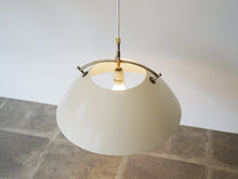 画像をギャラリービューアに読み込む, Hans J Wegner Louis Poulsen JH604ハンス ウェグナー ルイス ポールセン 北欧ヴィンテージ デザイナーズ照明 吊り下げライト ペンダントライトの点灯イメージ