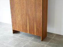 画像をギャラリービューアに読み込む, Hans J Wegner Ry8 wallunit bookcase ハンスJウェグナー 本棚 ウォールユニット オーク材の本棚 Ry8 RY Møbler ヴィンテージ 棚の裏面 合板の割れではなく模様