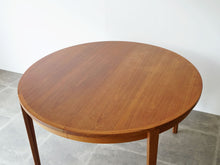 画像をギャラリービューアに読み込む, Henry Rosengren Hansen Circular teak dinning table with extra leaves ヘンリーローゼングレンハンセン 延長式のダイニングテーブル チークの丸テーブル テーブルの天面