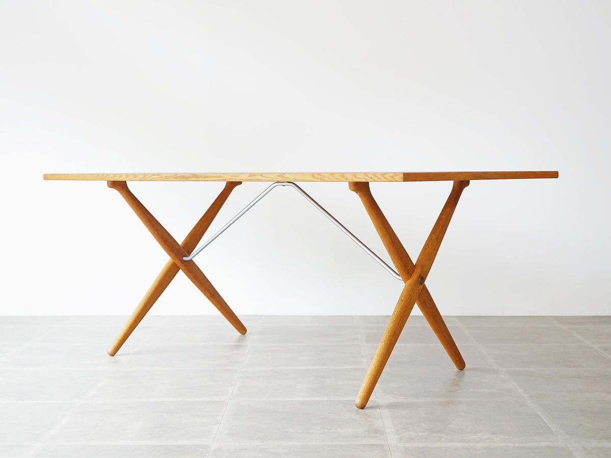 Hans J. Wegner（ハンスJ.ウェグナー）AT303 X-legのダイニング