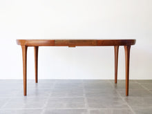 画像をギャラリービューアに読み込む, ヨルゲン・リンデ 延長式ダイニングテーブル Jørgen Linde Model FA31 Table with extension for Faarup Møbelfabrik 北欧デザインテーブル サークルテーブルを延長した様子