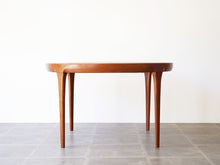 画像をギャラリービューアに読み込む, ヨルゲン・リンデ 延長式ダイニングテーブル Jørgen Linde Model FA31 Table with extension for Faarup Møbelfabrik 北欧デザインテーブル サークルテーブルの正面