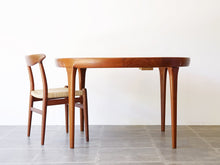 画像をギャラリービューアに読み込む, ヨルゲン・リンデ 延長式ダイニングテーブル Jørgen Linde Model FA31 Table with extension for Faarup Møbelfabrik 北欧デザインテーブル サークルテーブルとウェグナーのダイニングチェアW2