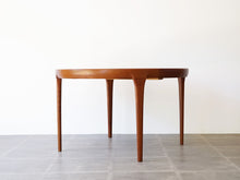 画像をギャラリービューアに読み込む, ヨルゲン・リンデ 延長式ダイニングテーブル Jørgen Linde Model FA31 Table with extension for Faarup Møbelfabrik 北欧デザインテーブル サークルテーブルの斜めから