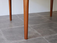 画像をギャラリービューアに読み込む, ヨルゲン・リンデ 延長式ダイニングテーブル Jørgen Linde Model FA31 Table with extension for Faarup Møbelfabrik 北欧デザインテーブル サークルテーブルの脚 チーク