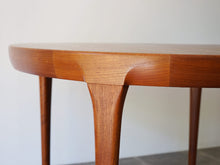 画像をギャラリービューアに読み込む, ヨルゲン・リンデ 延長式ダイニングテーブル Jørgen Linde Model FA31 Table with extension for Faarup Møbelfabrik 北欧デザインテーブル サークルテーブルの天板と脚 チーク