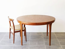 画像をギャラリービューアに読み込む, ヨルゲン・リンデ 延長式ダイニングテーブル Jørgen Linde Model FA31 Table with extension for Faarup Møbelfabrik 北欧デザインテーブル サークルテーブルとウェグナーのダイニングチェアW2