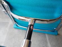 画像をギャラリービューアに読み込む, Charles Eames Ray Eames Aluminium Group Model EA108 Herman Miller チャールズ イームズ レイ イームズ ハーマンミラー アルミニウムグループ モデルEA108 アームチェアの座面したのフレームにHerman Millerのシールと刻印