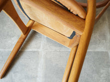 画像をギャラリービューアに読み込む, ヘンリー・ケアヌルフ モデル225 アームチェア 北欧デザインの椅子 Henry Kjærnulf Model 225 Chair 椅子の裏側