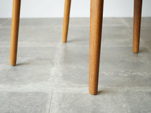 画像をギャラリービューアに読み込む, ヘンリー・ケアヌルフ モデル225 アームチェア 北欧デザインの椅子 Henry Kjærnulf Model 225 Chair 椅子の脚先