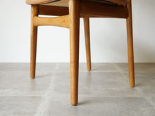 画像をギャラリービューアに読み込む, ヘンリー・ケアヌルフ モデル225 アームチェア 北欧デザインの椅子 Henry Kjærnulf Model 225 Chair 椅子の脚先