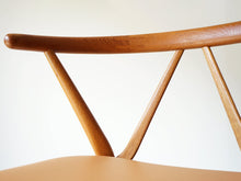 画像をギャラリービューアに読み込む, ヘンリー・ケアヌルフ モデル225 アームチェア 北欧デザインの椅子 Henry Kjærnulf Model 225 Chair 椅子の背もたれの木栓(契り)もポイント