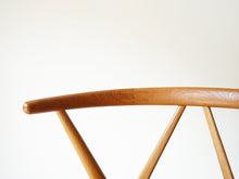 画像をギャラリービューアに読み込む, ヘンリー・ケアヌルフ モデル225 アームチェア 北欧デザインの椅子 Henry Kjærnulf Model 225 Chair 椅子の背もたれの木栓(契り)もポイント
