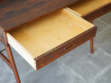 画像をギャラリービューアに読み込む, Arne Wahl Iversen Model 56 Rosewood Desk アルネ・ウォール・アイヴァーセンローズウッドのデスク モデル56 机の左側の引き出し