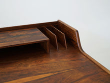 画像をギャラリービューアに読み込む, Arne Wahl Iversen Model 56 Rosewood Desk アルネ・ウォール・アイヴァーセンローズウッドのデスク モデル56 机の右隅に本立て