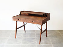 画像をギャラリービューアに読み込む, Arne Wahl Iversen Model 56 Rosewood Desk アルネ・ウォール・アイヴァーセンローズウッドのデスク モデル56