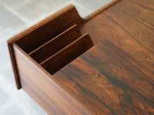 画像をギャラリービューアに読み込む, Arne Wahl Iversen Model 56 Rosewood Desk アルネ・ウォール・アイヴァーセンローズウッドのデスク モデル56 本立て付き