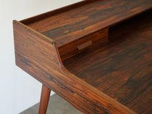 画像をギャラリービューアに読み込む, Arne Wahl Iversen Model 56 Rosewood Desk アルネ・ウォール・アイヴァーセンローズウッドのデスク モデル56 机の左側