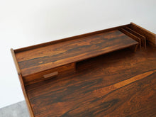画像をギャラリービューアに読み込む, Arne Wahl Iversen Model 56 Rosewood Desk アルネ・ウォール・アイヴァーセンローズウッドのデスク モデル56 机の天面 段差や小物入れ収納付き