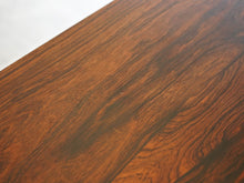 画像をギャラリービューアに読み込む, Arne Wahl Iversen Model 56 Rosewood Desk アルネ・ウォール・アイヴァーセンローズウッドのデスク モデル56 机の天面に小さな凹みあり