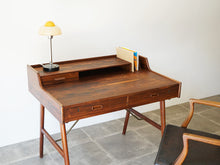 画像をギャラリービューアに読み込む, Arne Wahl Iversen Model 56 Rosewood Desk アルネ・ウォール・アイヴァーセンローズウッドのデスク モデル56 机とアームチェア