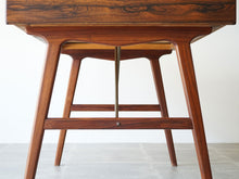 画像をギャラリービューアに読み込む, Arne Wahl Iversen Model 56 Rosewood Desk アルネ・ウォール・アイヴァーセンローズウッドのデスク モデル56 机の脚