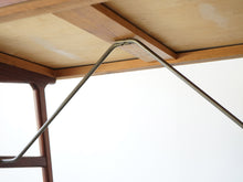 画像をギャラリービューアに読み込む, Arne Wahl Iversen Model 56 Rosewood Desk アルネ・ウォール・アイヴァーセンローズウッドのデスク モデル56 机と足を支える真鍮