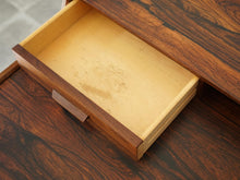画像をギャラリービューアに読み込む, Arne Wahl Iversen Model 56 Rosewood Desk アルネ・ウォール・アイヴァーセンローズウッドのデスク モデル56 机の小物入れ 引き出し内部