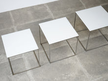 画像をギャラリービューアに読み込む, ポールケアホルム ネストテーブル Poul Kjærholm PK71 Three nesting tables E Kold Christensen ケアホルムのEKC製ビンテージテーブル 3つのミニテーブル 白いアクリルの天板と細いスチールのフレーム