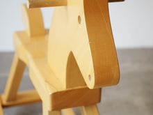 画像をギャラリービューアに読み込む, カイ・ボイスン ロッキングホース Kay Bojesen Rocking horse 北欧のおもちゃ 木馬 子ども用インテリア 木馬の鼻先 傷あり