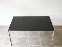 画像をギャラリービューアに読み込む, Poul Kjærholm Academy table Rud Rasmussen 黒いワークデスク ポール・ケアホルム アカデミーテーブル ルド・ラスムッセン ヴィンテージ 木目が浮き出た黒の天板