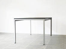画像をギャラリービューアに読み込む, Poul Kjærholm Academy table Rud Rasmussen 黒いワークデスク ポール・ケアホルム アカデミーテーブル ルド・ラスムッセン ヴィンテージ テーブルの側面
