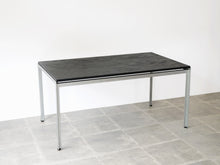 画像をギャラリービューアに読み込む, Poul Kjærholm Academy table Rud Rasmussen 黒いワークデスク ポール・ケアホルム アカデミーテーブル ルド・ラスムッセン ヴィンテージ テーブルの斜め上から