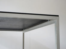 画像をギャラリービューアに読み込む, Poul Kjærholm Academy table Rud Rasmussen 黒いワークデスク ポール・ケアホルム アカデミーテーブル ルド・ラスムッセン ヴィンテージ テーブルのフレームを下から