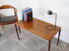 画像をギャラリービューアに読み込む, Bernt Petersen ベアント・ペーターセンブラジリアンローズウッドのコーヒーテーブル 鍵編み脚 テーブルの天板のローズウッドの美しい木目
