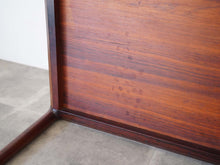 画像をギャラリービューアに読み込む, Bernt Petersen ベアント・ペーターセンブラジリアンローズウッドのコーヒーテーブル 鍵編み脚 テーブルの裏面にシミ