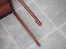 画像をギャラリービューアに読み込む, Bernt Petersen ベアント・ペーターセンブラジリアンローズウッドのコーヒーテーブル 鍵編み脚 テーブルの脚先