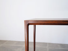 画像をギャラリービューアに読み込む, Bernt Petersen ベアント・ペーターセンブラジリアンローズウッドのコーヒーテーブル 鍵編み脚 テーブルの側面